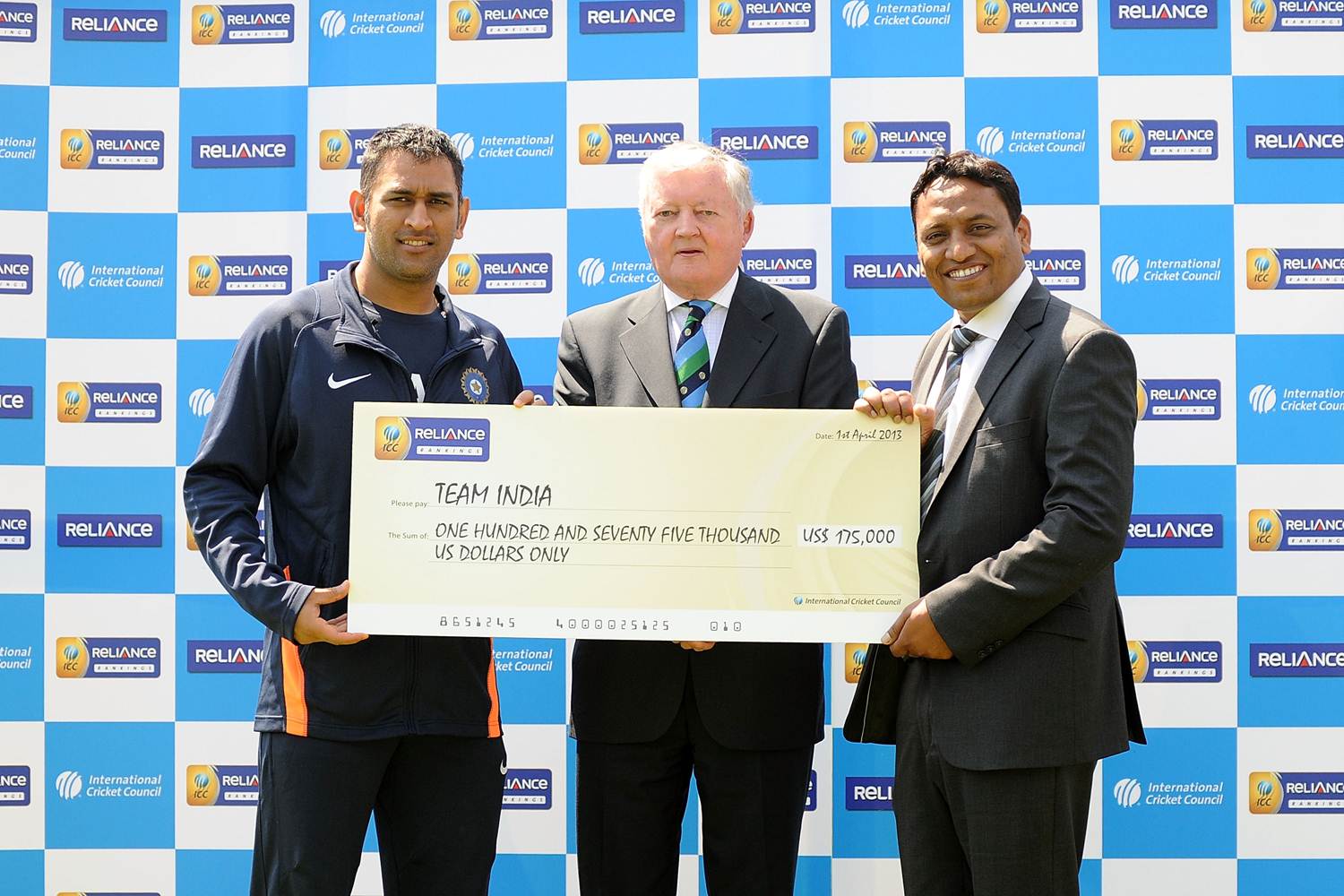 Dhoni receives Reliance Shield and cheque